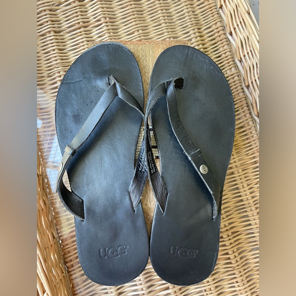 UGG black all leather flip flops